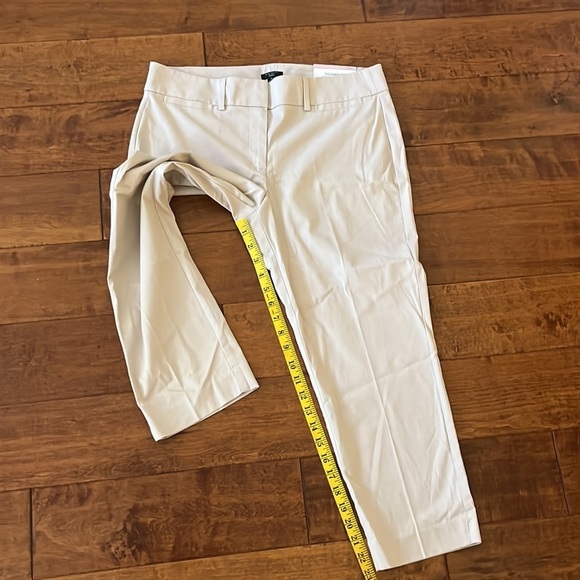 Ann Taylor Cream Stretched Crop Length - Picture 6 of 12